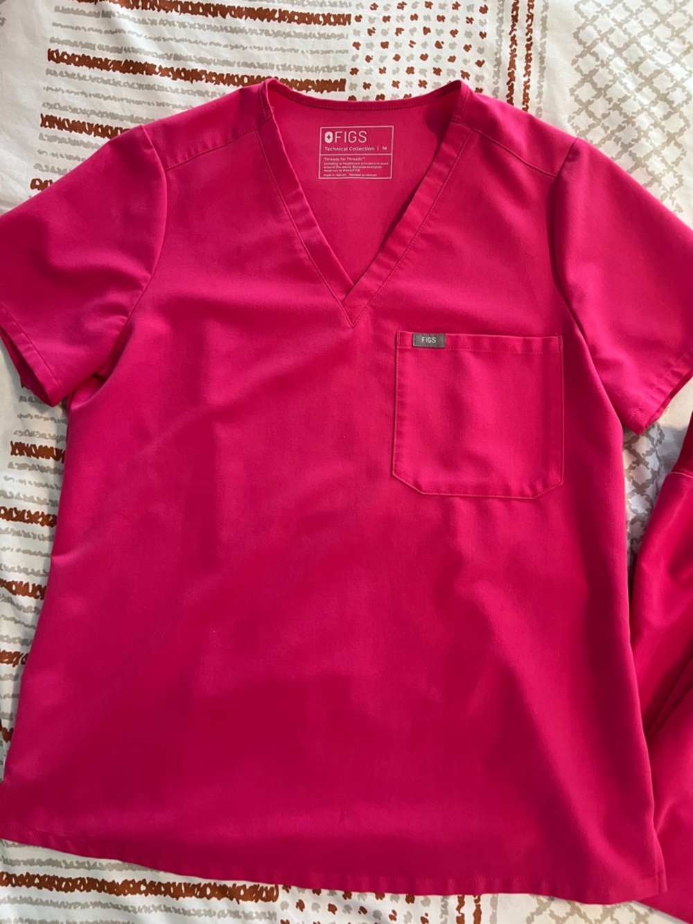 Figs Women's V-Neck Scrub Top in Fuchsia